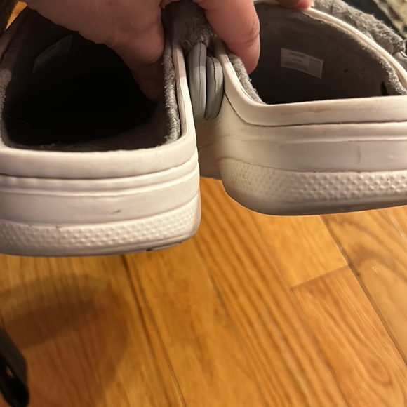 Crocs White fur-lined Crocs Womens 6 GUC - Picture 11 of 11